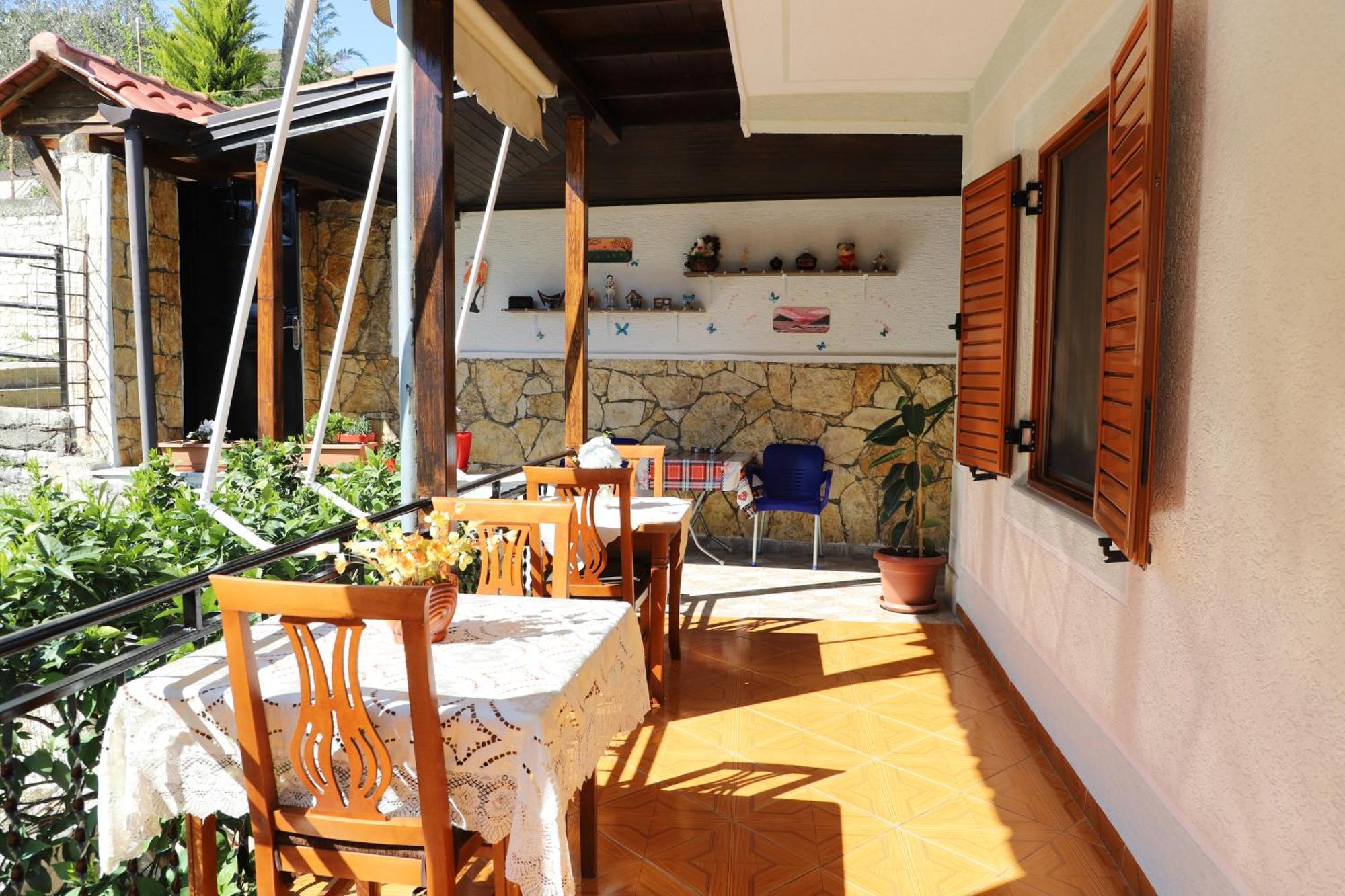 Guest House Marjo Берат Екстериор снимка