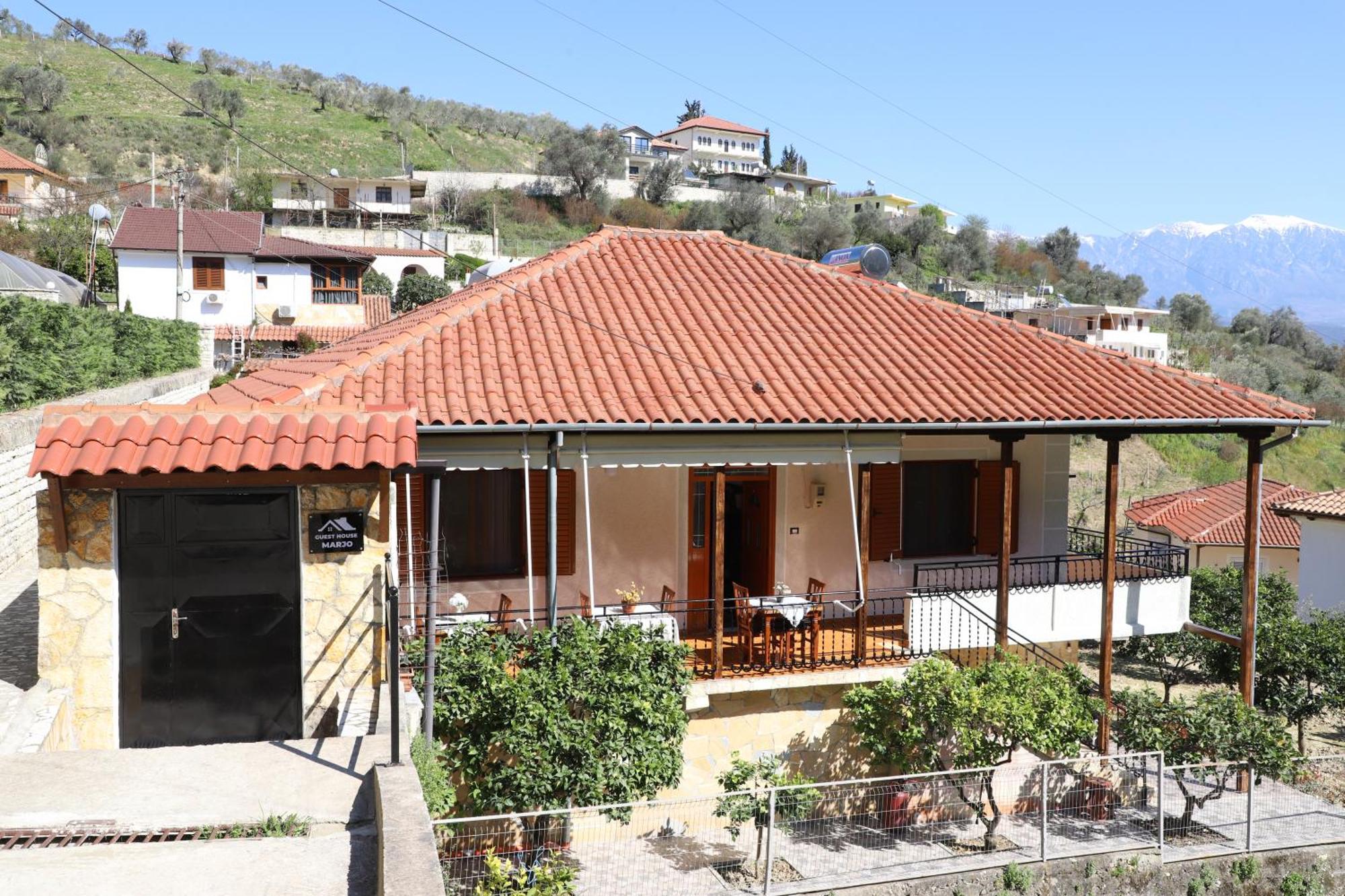Guest House Marjo Берат Екстериор снимка