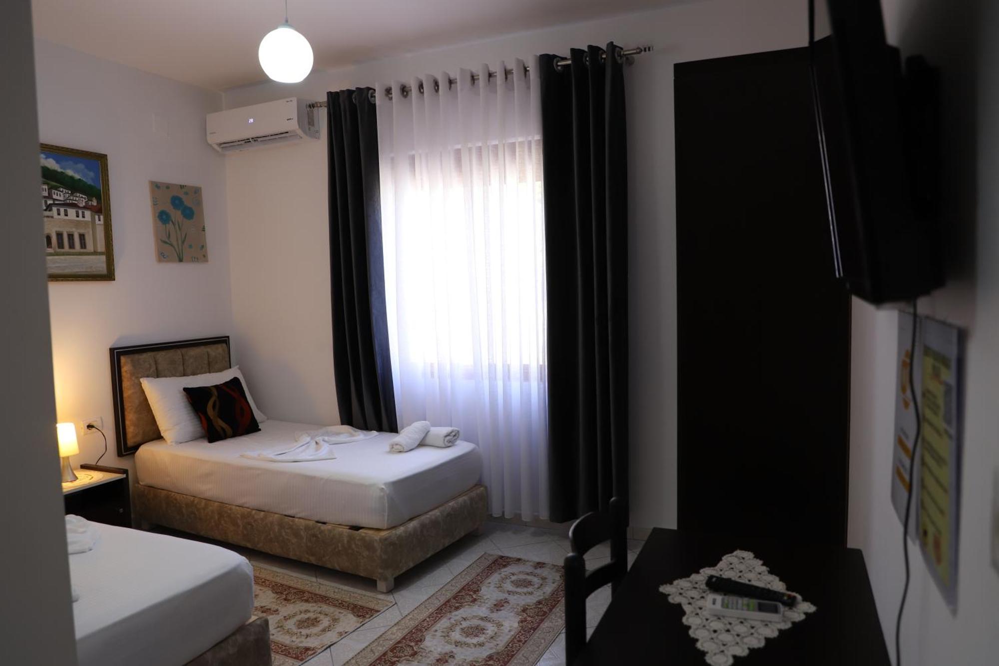 Guest House Marjo Берат Екстериор снимка