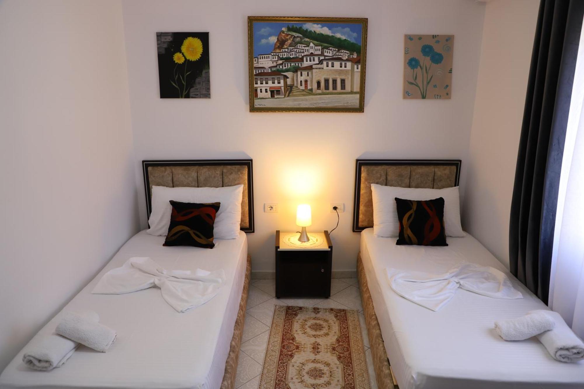 Guest House Marjo Берат Екстериор снимка