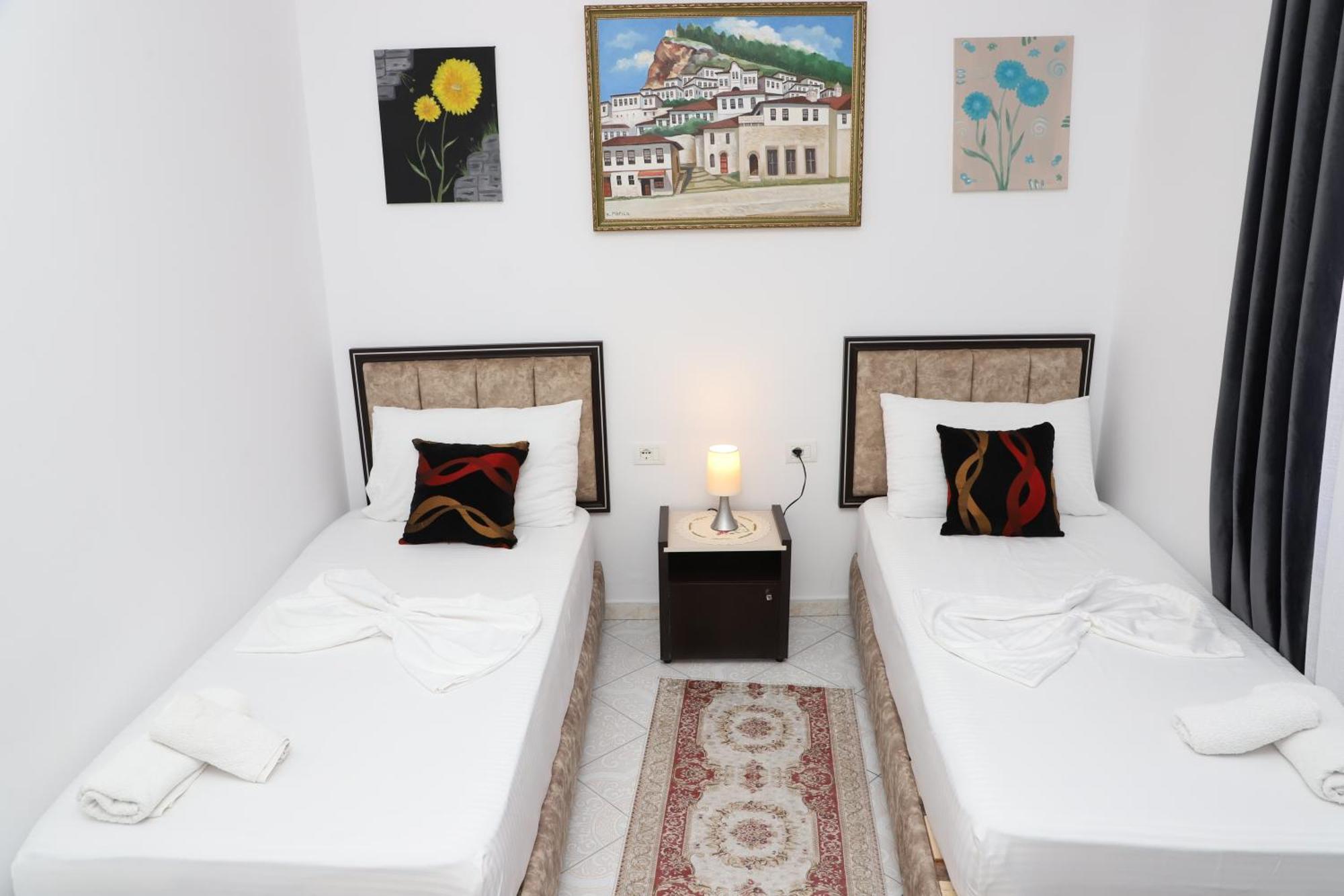 Guest House Marjo Берат Екстериор снимка