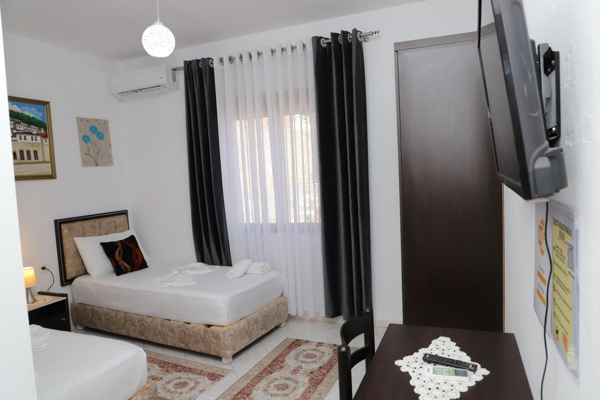 Guest House Marjo Берат Екстериор снимка