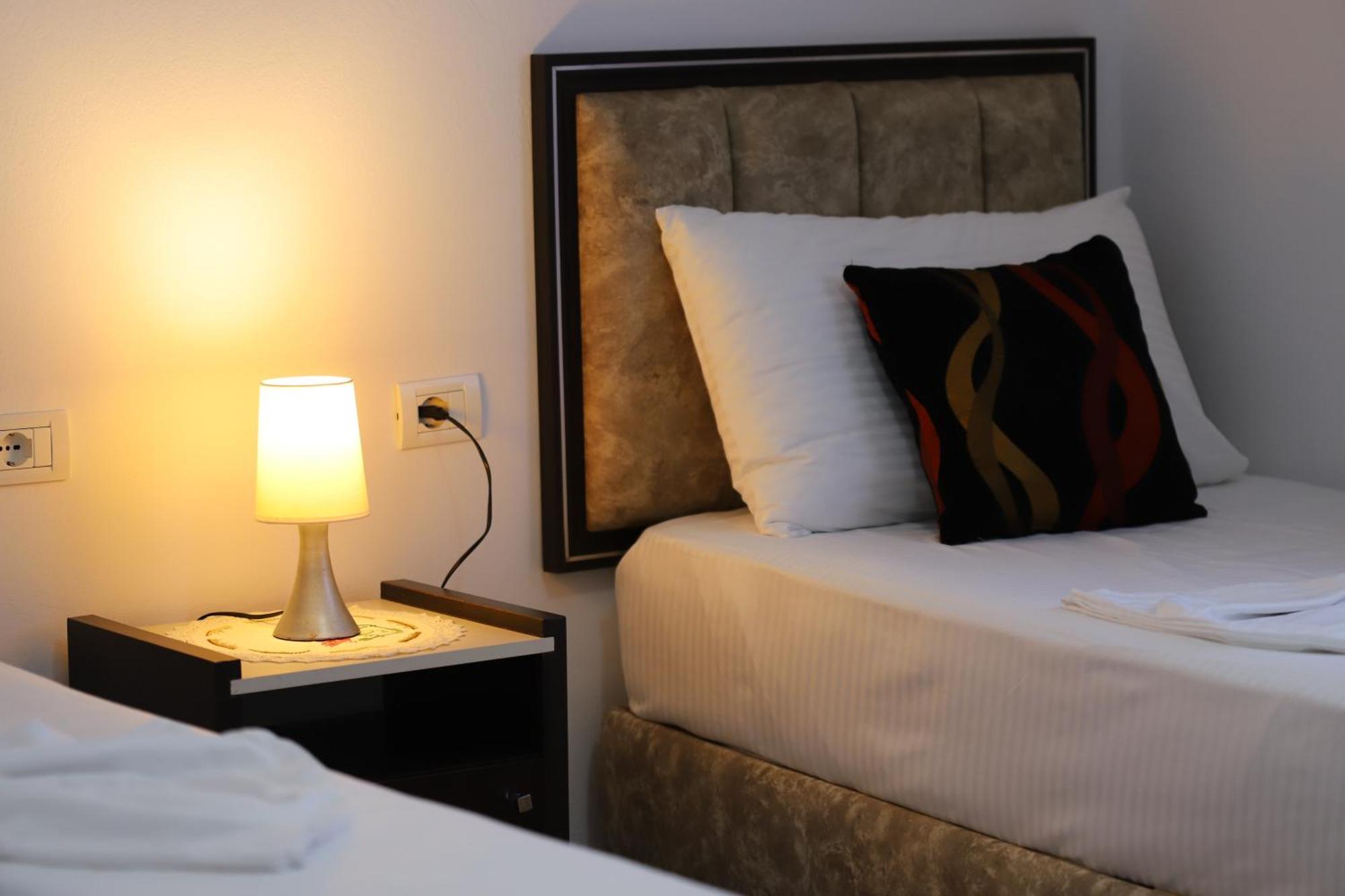 Guest House Marjo Берат Екстериор снимка