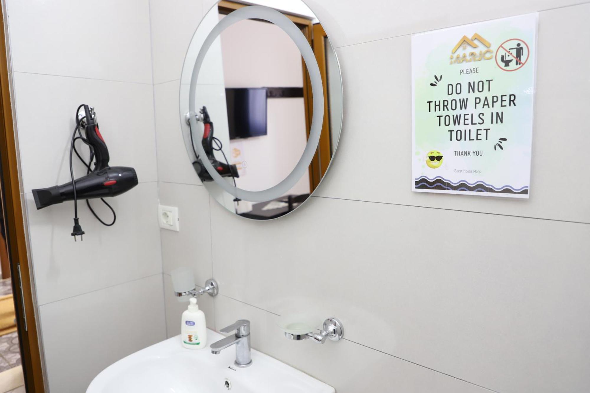Guest House Marjo Берат Екстериор снимка