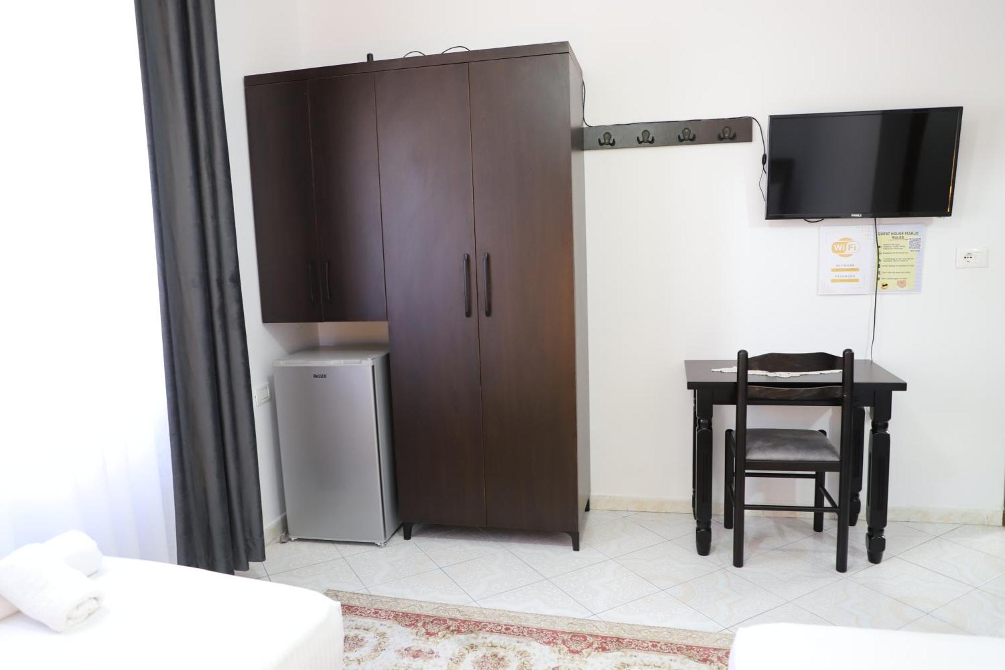 Guest House Marjo Берат Екстериор снимка