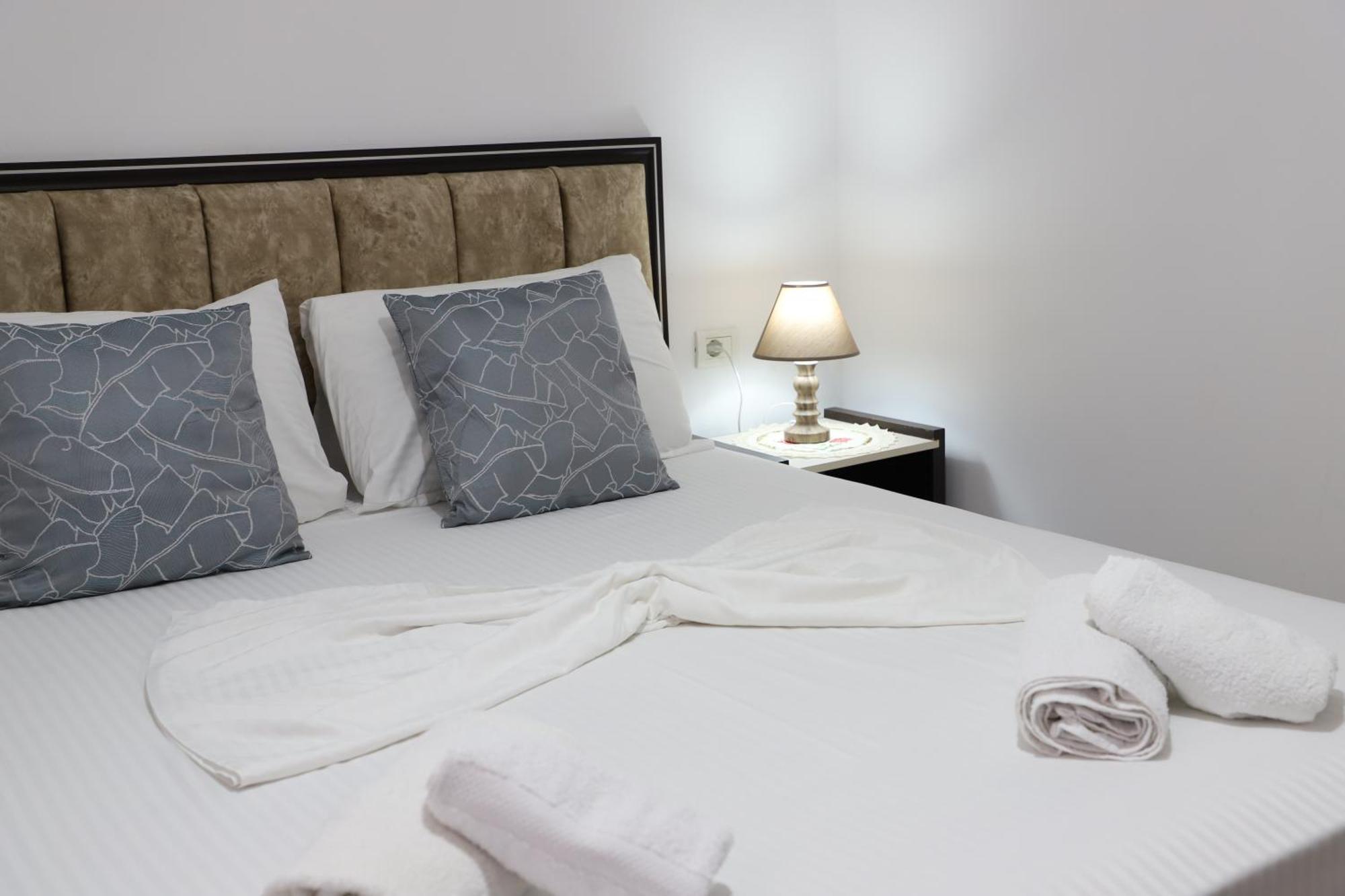 Guest House Marjo Берат Екстериор снимка
